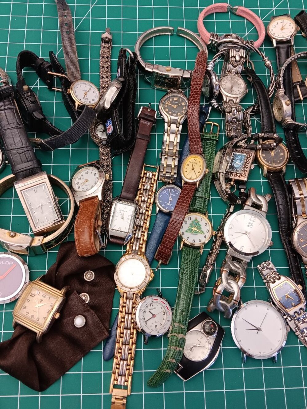 Wholesale Lot Women's Fashion Watches - nearly 3 lbs - 40 pcs - UNTESTED